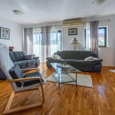 Apartmani Deleut Novi Vinodolski Exterior foto