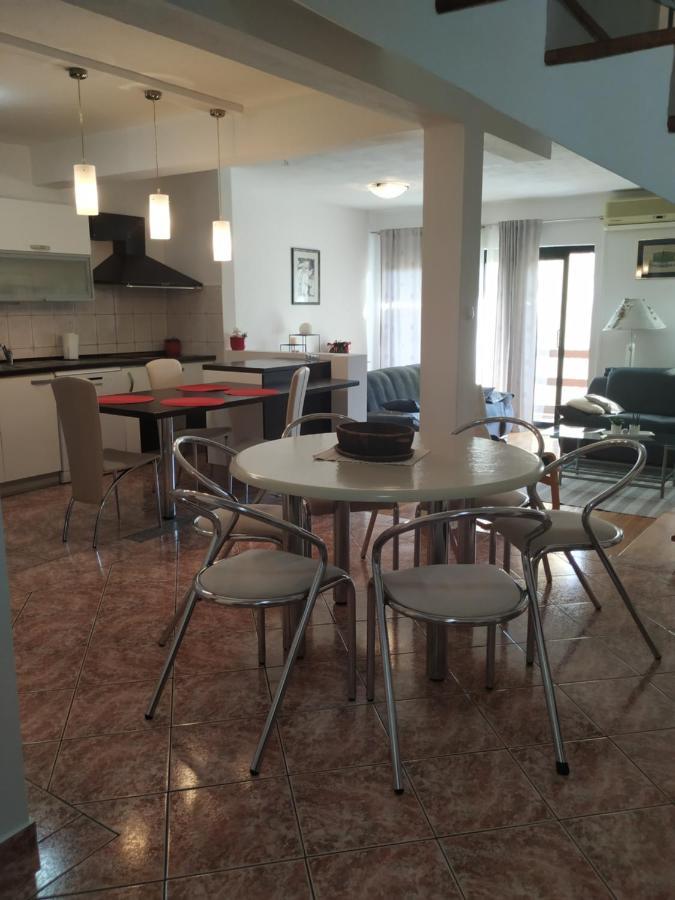 Apartmani Deleut Novi Vinodolski Exterior foto