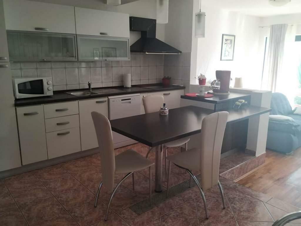Apartmani Deleut Novi Vinodolski Exterior foto